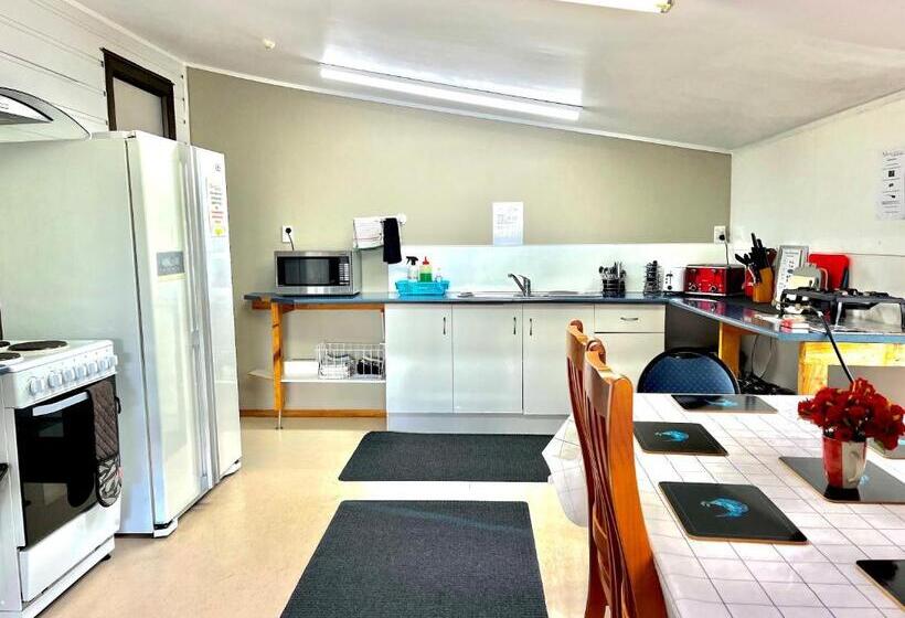 エコノミールーム, Adventure Lodge And Motels And Tongariro Crossing Track Transport