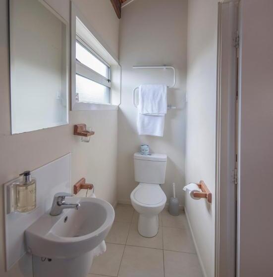 スタンダードルーム, Adventure Lodge And Motels And Tongariro Crossing Track Transport