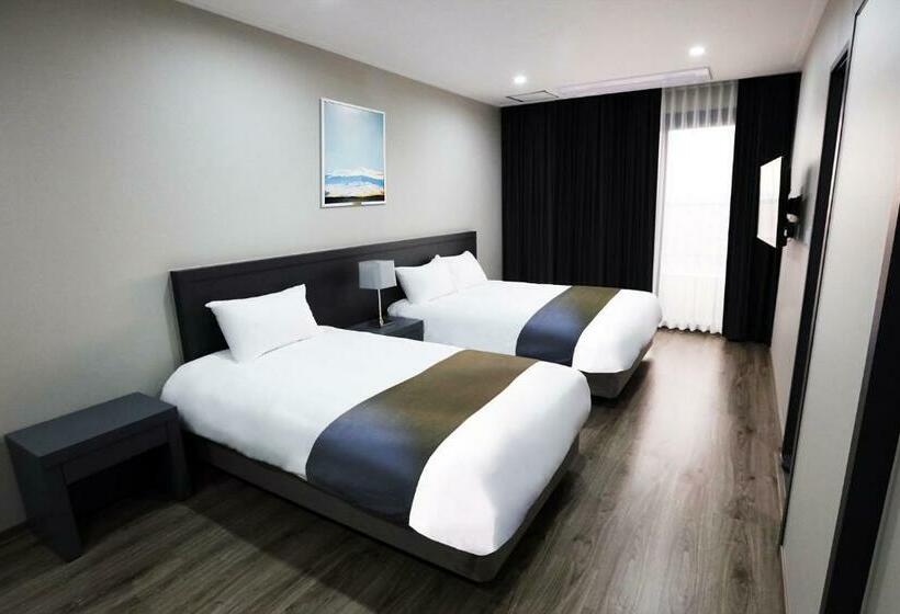 غرفة قياسية ثلاثية, Sobaeksan Punggi Spa Resort