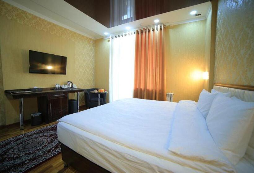 발코니가 있는 스위트, Asmald Palace