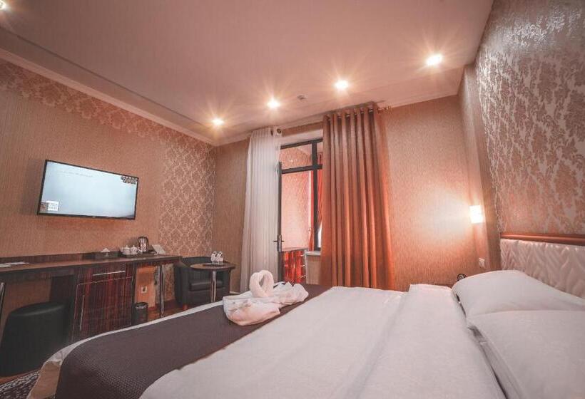 발코니가 있는 스위트, Asmald Palace