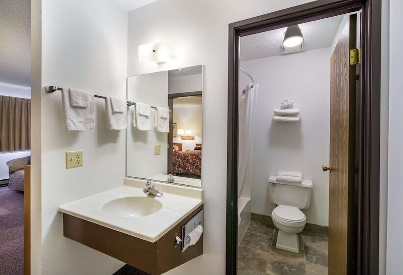 Номер Стандарт 2 Двуспальные Кровати, Rodeway Inn Gateway To Medora Troosevelt & Makoshika State Park
