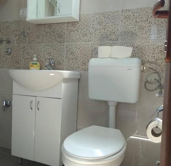 اتاق استاندارد سه تخته با چشم‌انداز باغ, Village House   Novak Rijecani