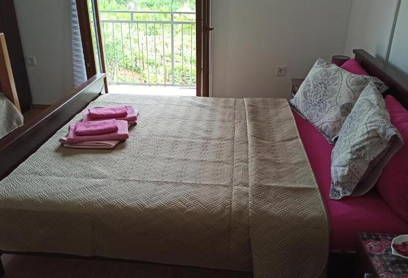 اتاق استاندارد چهارنفره با چشم‌انداز باغ, Village House   Novak Rijecani
