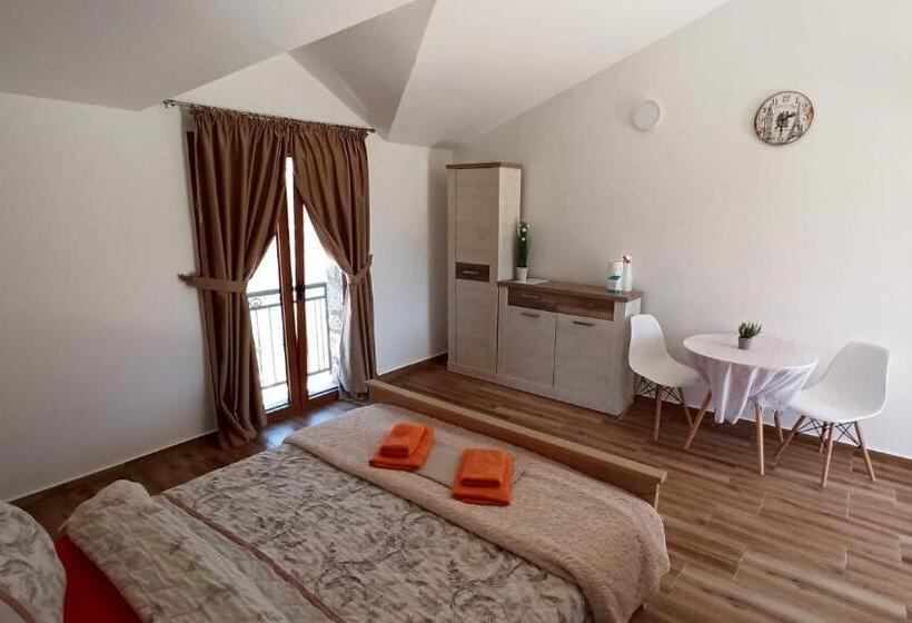 اتاق استاندارد با چشم‌انداز دریاچه, Village House   Novak Rijecani