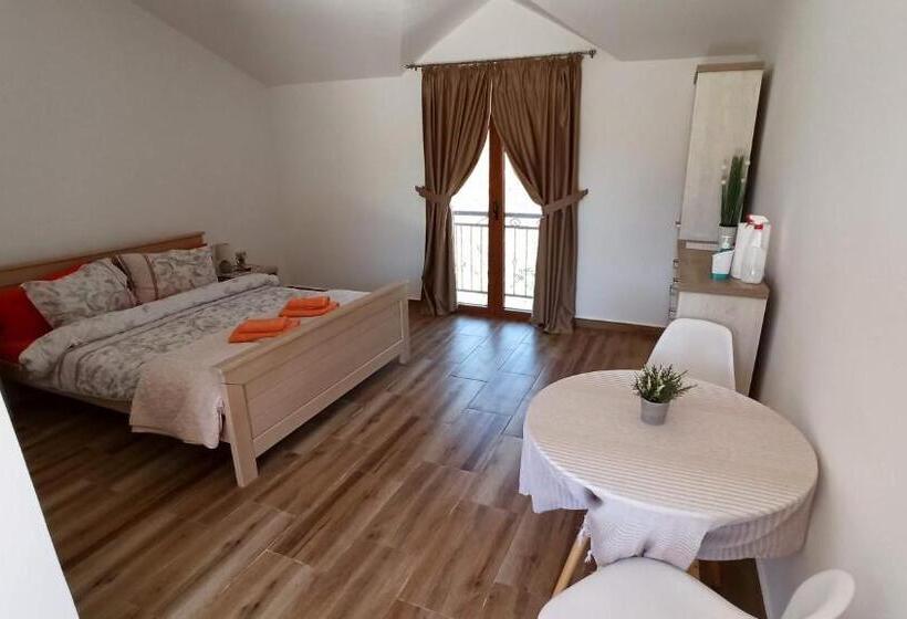 اتاق استاندارد با چشم‌انداز دریاچه, Village House   Novak Rijecani