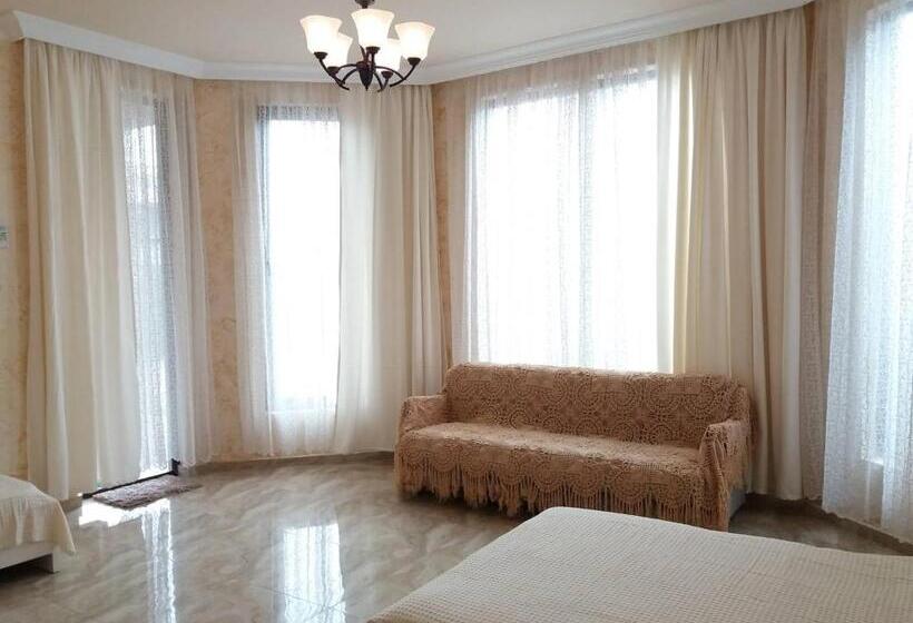 اتاق سوپریور خانوادگی, Apartment Maxinjauri