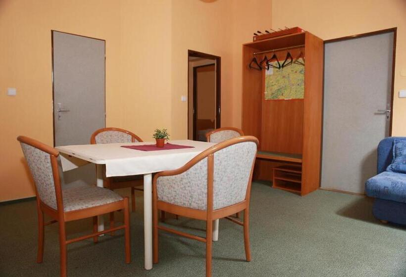 Люкс 3 Спальни, Wellness Penzion Kroměříž   Zlobice