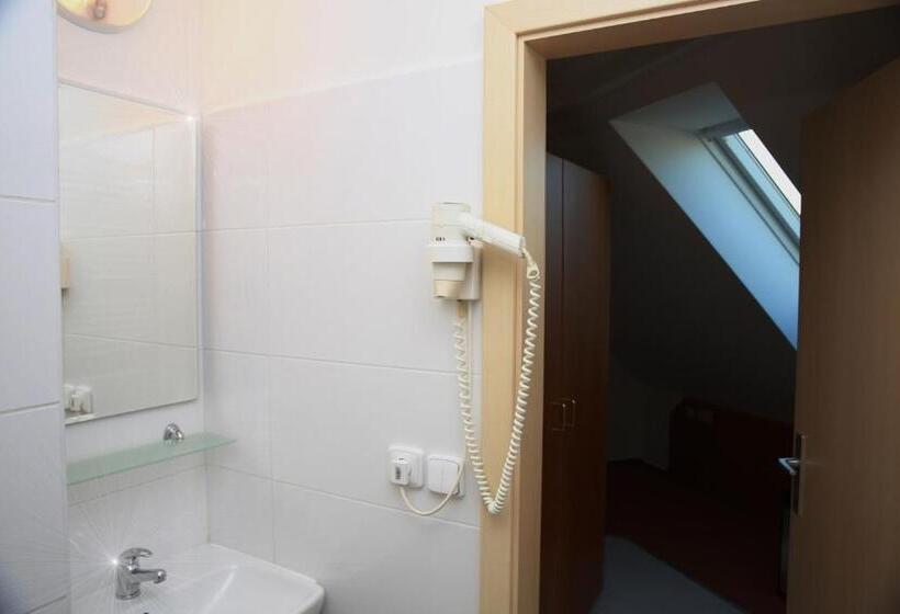 3 Bedroom Suite, Wellness Penzion Kroměříž   Zlobice