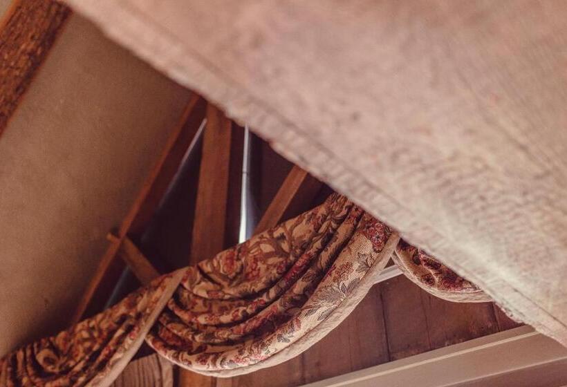 Люкс Superior, Twin Pine Manor
