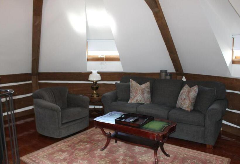 Люкс с Террасой, Twin Pine Manor