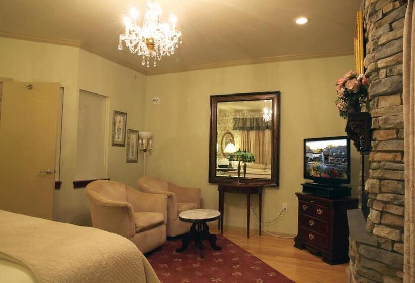 Люкс с Балконом, Twin Pine Manor