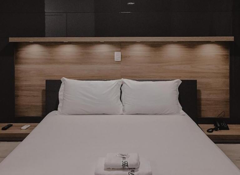 Номер Deluxe, Petri Plaza