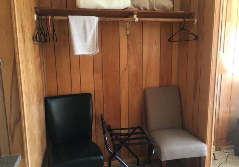이코노미 룸, Tyee Restaurant And Motel
