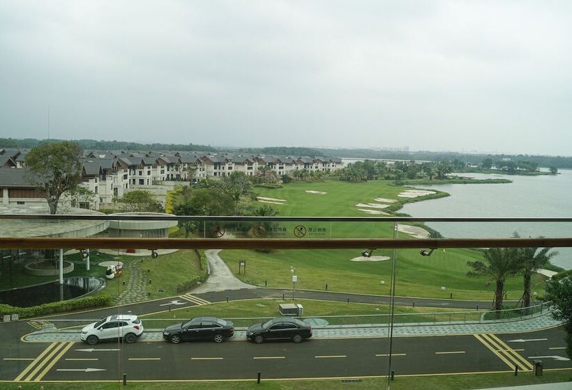 Premium room w/ mountain view, Holiday Inn Resort Qionghai Guantang, An Ihg
