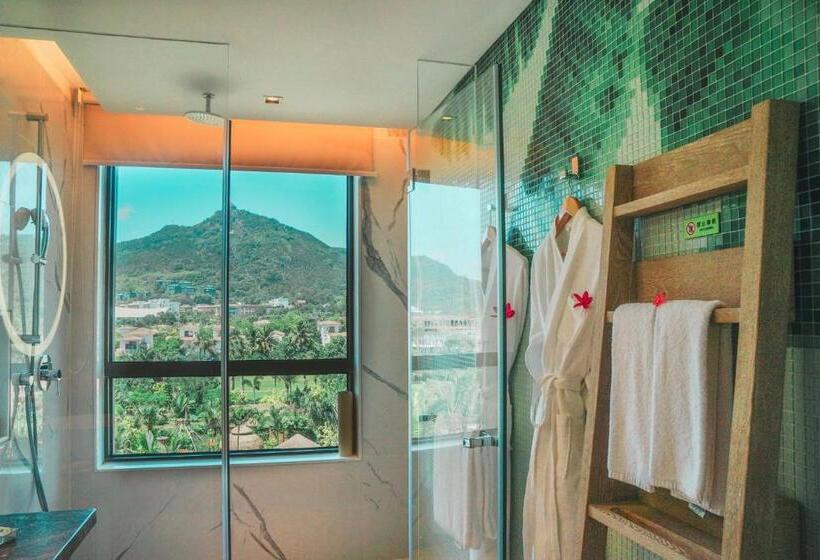 Premium room w/ mountain view, Holiday Inn Resort Qionghai Guantang, An Ihg