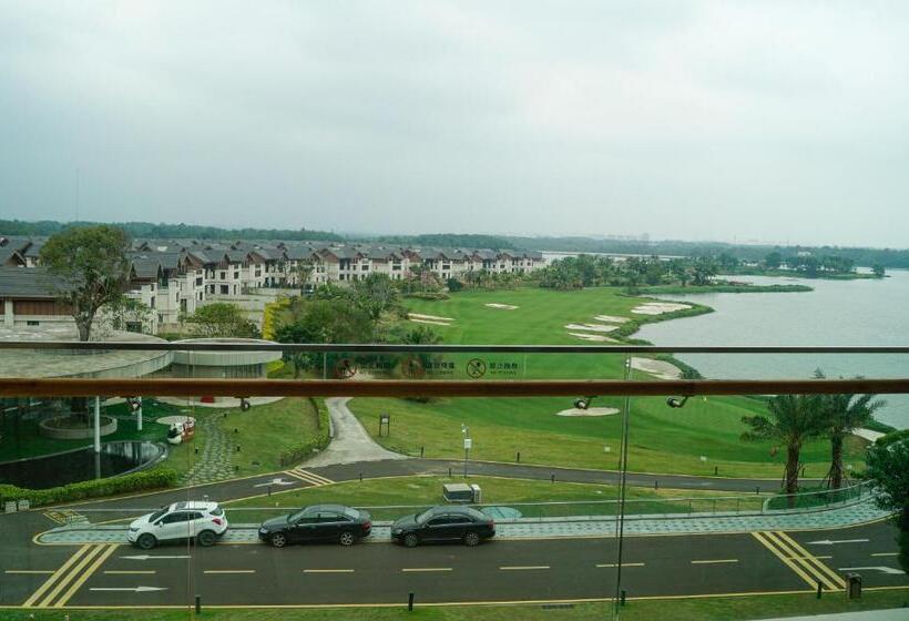Номер Премиум, Holiday Inn Resort Qionghai Guantang, An Ihg
