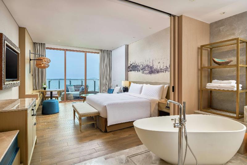 Номер Deluxe, Doubletree By Hilton Shanwei