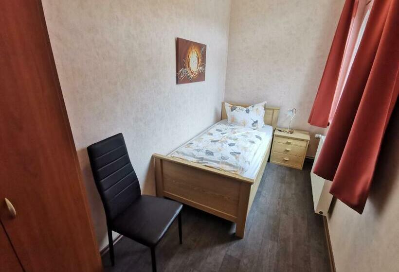 Семейный Номер Вид на Сад, Pension Am Nicolaiplatz