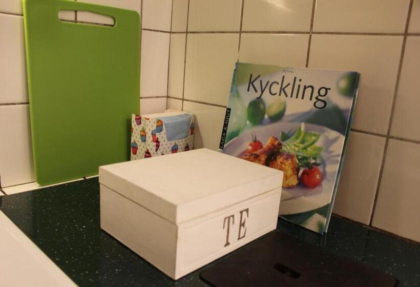 Négyágyas Standard Szoba, Affären Må Bra