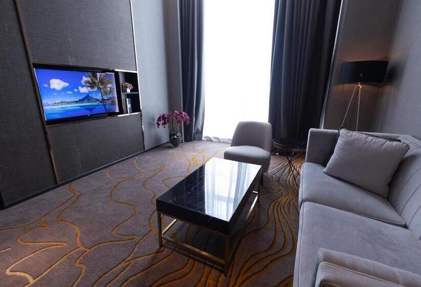 Suite, Ames