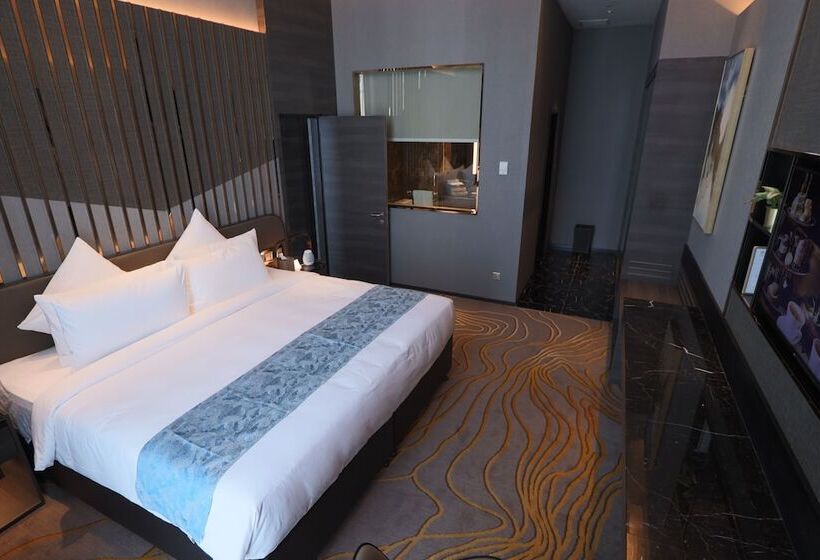 Suite, Ames