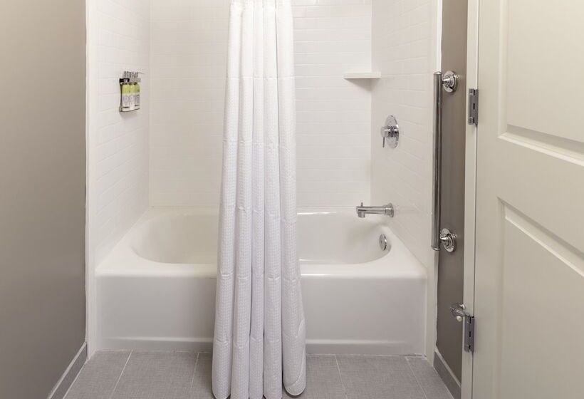 带2个卧室的套房, Staybridge Suites Montgomery   Downtown, An Ihg
