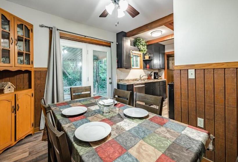בית, חדר שינה 1, Log Cabin Motor Court