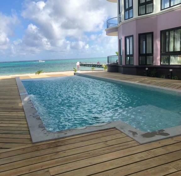 Люкс Повышенной Комфортности, Diamante Beachfront Suites