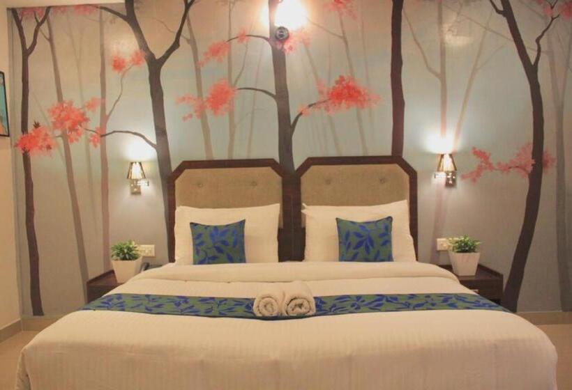 Номер Deluxe, Enroute Thekkady