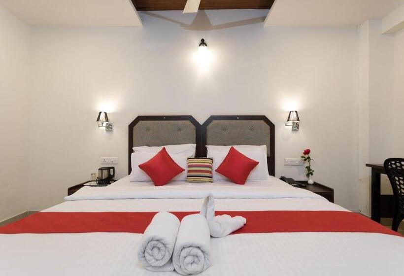 Номер Deluxe, Enroute Thekkady