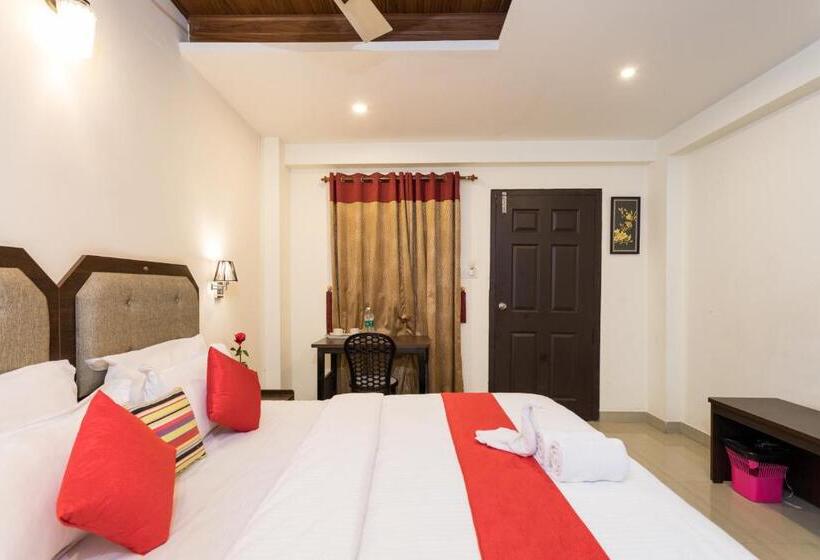 Номер Deluxe, Enroute Thekkady