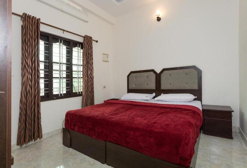 Апартаменты 3 Спальни, Enroute Thekkady