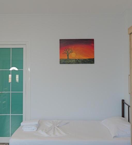 标准三人间, Eduard Lagji Apartament