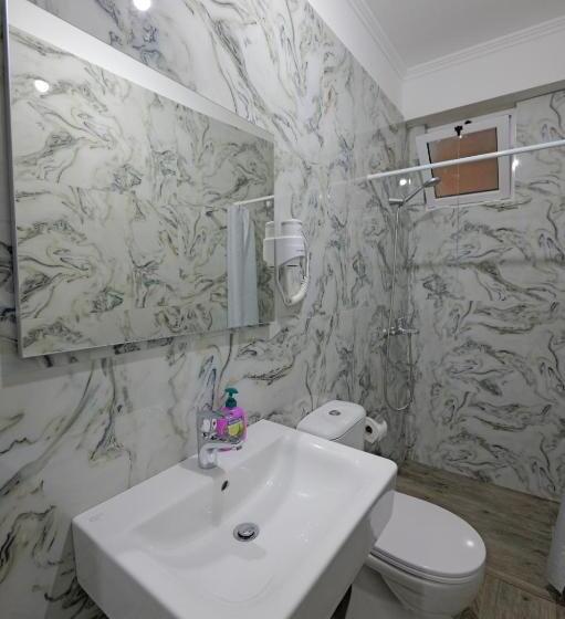 标准三人间, Eduard Lagji Apartament