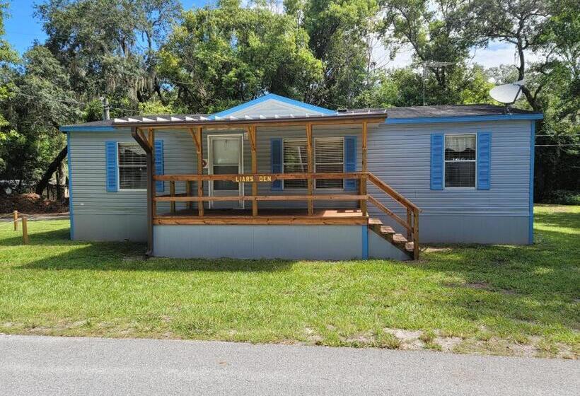 Хижина, Camp Mack, A Guy Harvey Lodge
