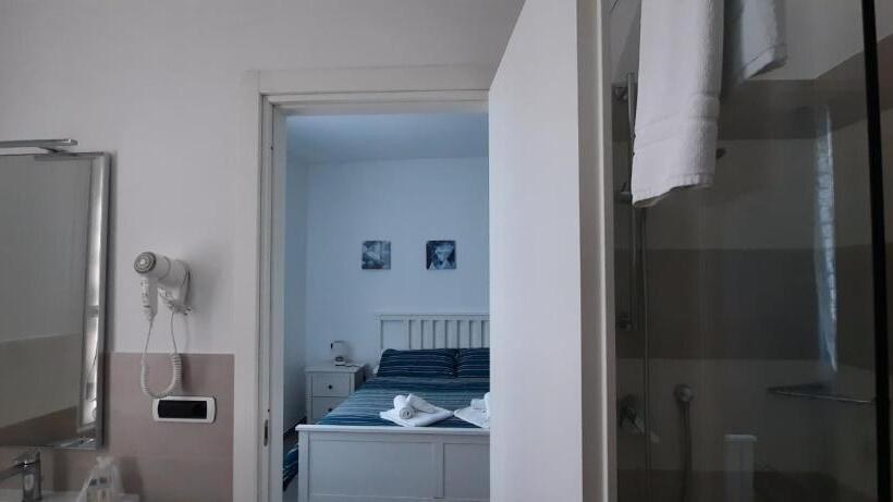 اتاق لوکس با چشم‌انداز دریا, Olimpo Affittacamere