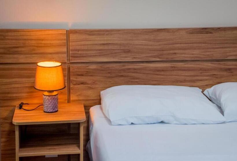 스탠다드 트리플 룸, Rogai Hotel Pousada