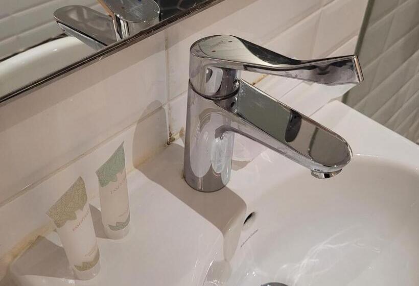 اتاق سوپریور با تخت بزرگ, A Hotel Bugis