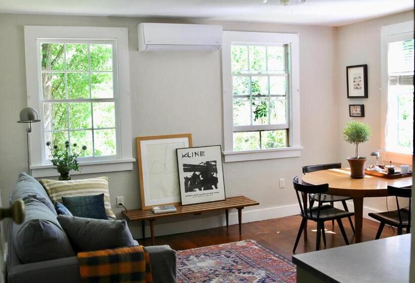디럭스 스위트, The Inn At Kenmore Hall
