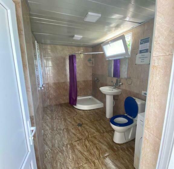 تختخواب در اتاق مشترک, Hostel Forrest