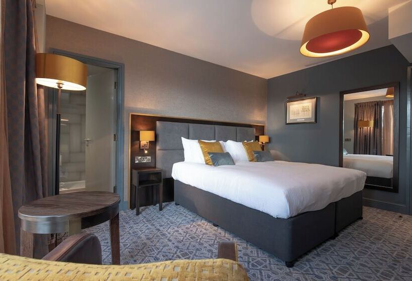 Семейный Номер, The Old Borough Hotel   Wetherspoon