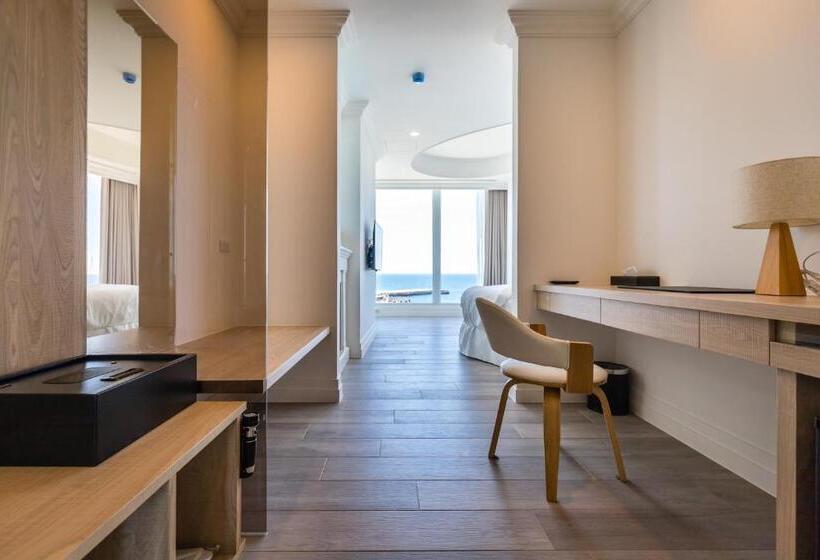اتاق لوکس با چشم‌انداز دریا, Brighthouse