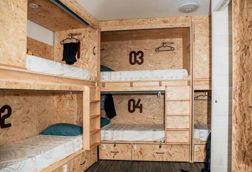 Lit en Chambre Commune, Deck Lodge