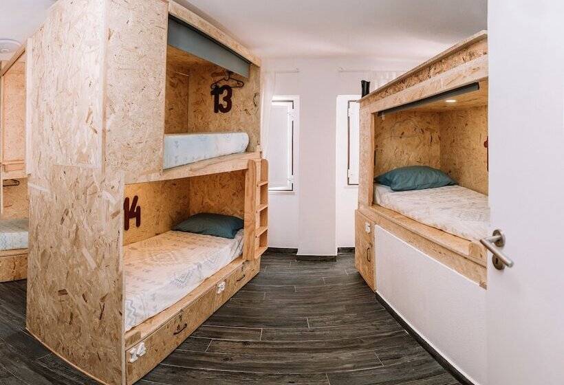 Lit en Chambre Commune, Deck Lodge