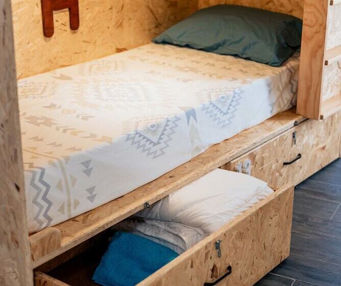 Lit en Chambre Commune, Deck Lodge