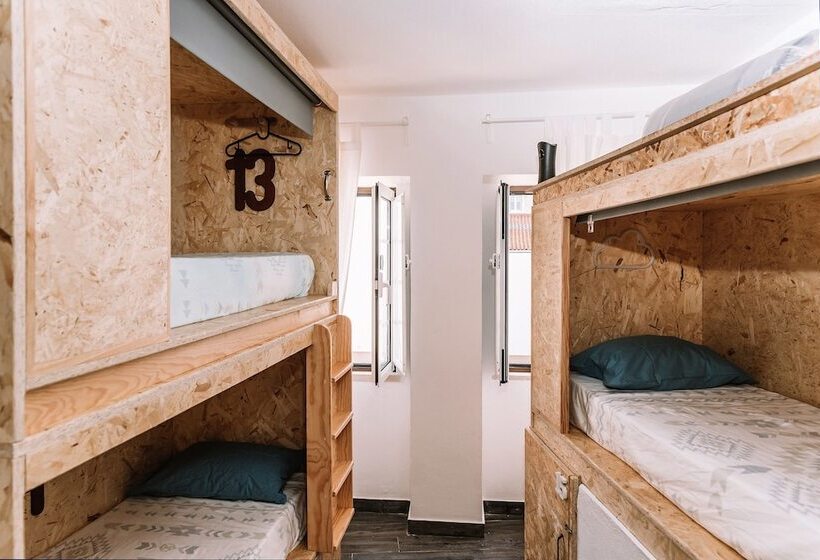 Lit en Chambre Commune, Deck Lodge