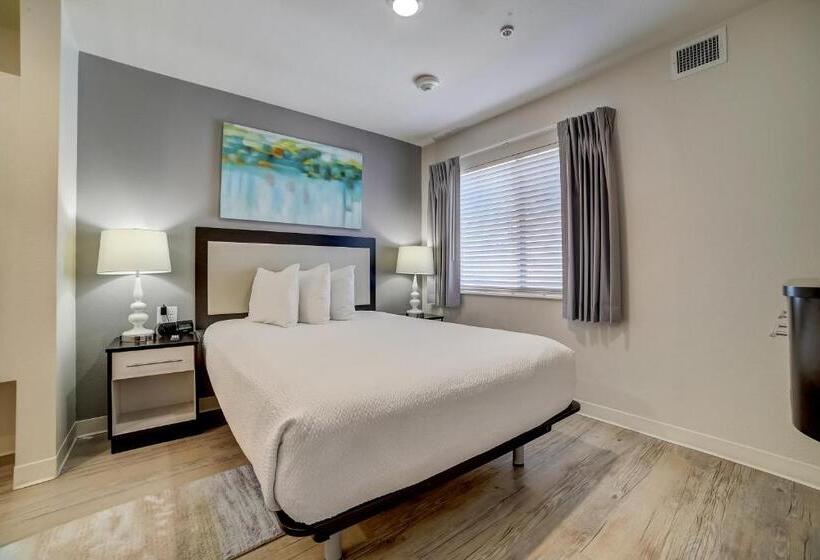 جناح ديلوكس, Waterwalk San Antonio At The Rim