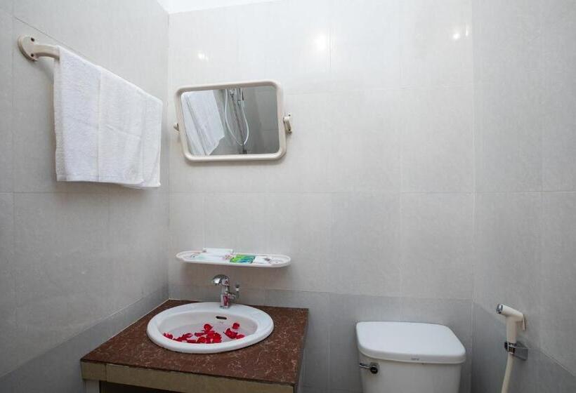 غرفة قياسية مزوَّدة بشُرفة, Botoum Hostel