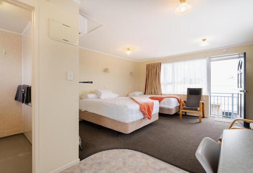 스탠다드 스튜디오 퀸 침대, Highway Lodge Motel